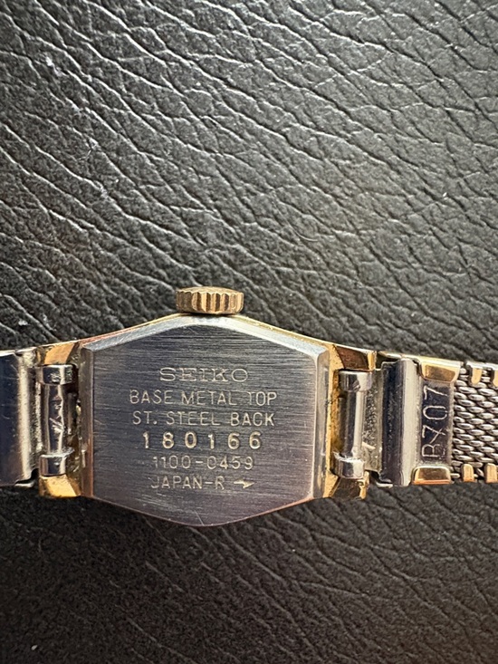 Vintage 1970’s Seiko Gold-Tone Textured Bracelet Watch - Picture 3 of 3